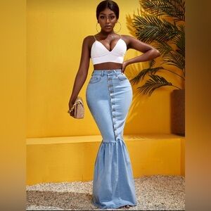 Pre-Loved High-Waist Button-Front Denim Mermaid Skirt/ White Flower Top